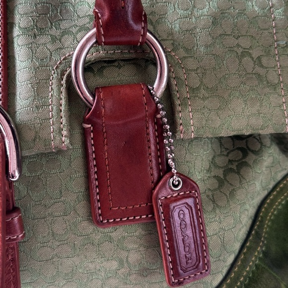 Perfect Y2K vintage Coach shoulder bag with iconic signature jacquard